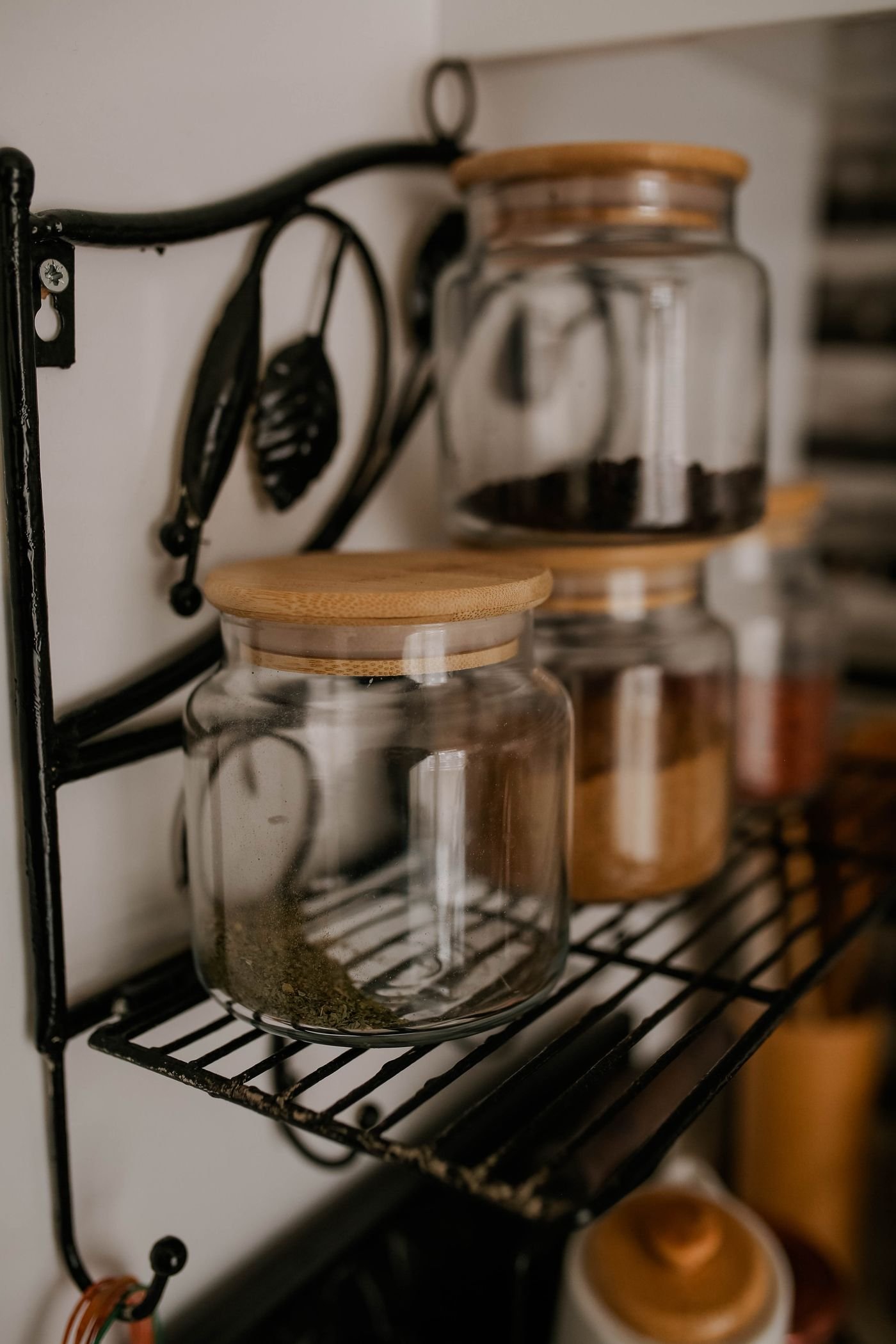 Wire Wall Rack with Bamboo Lid Glass Jars
