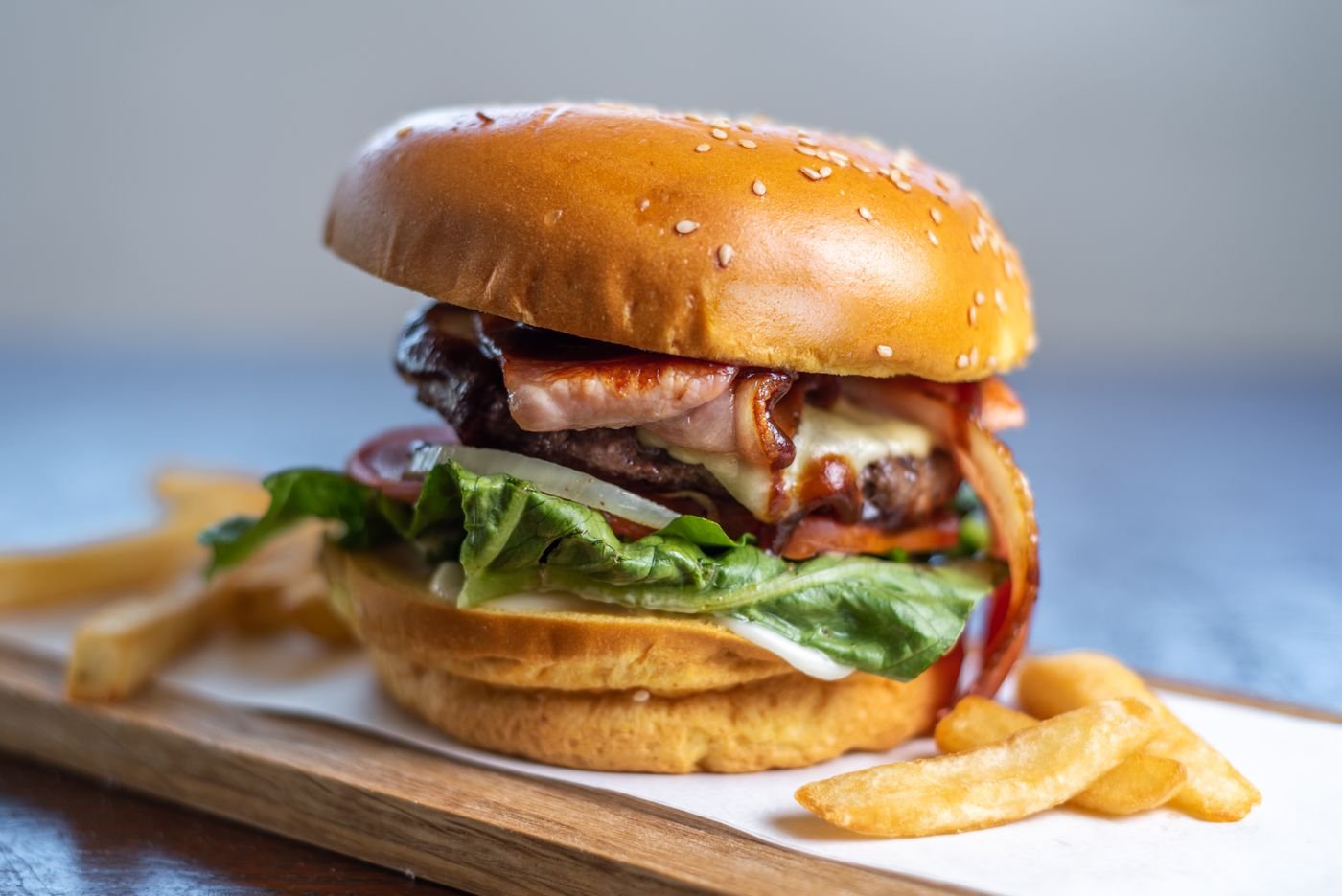 Sesame Bun Bacon Cheeseburger