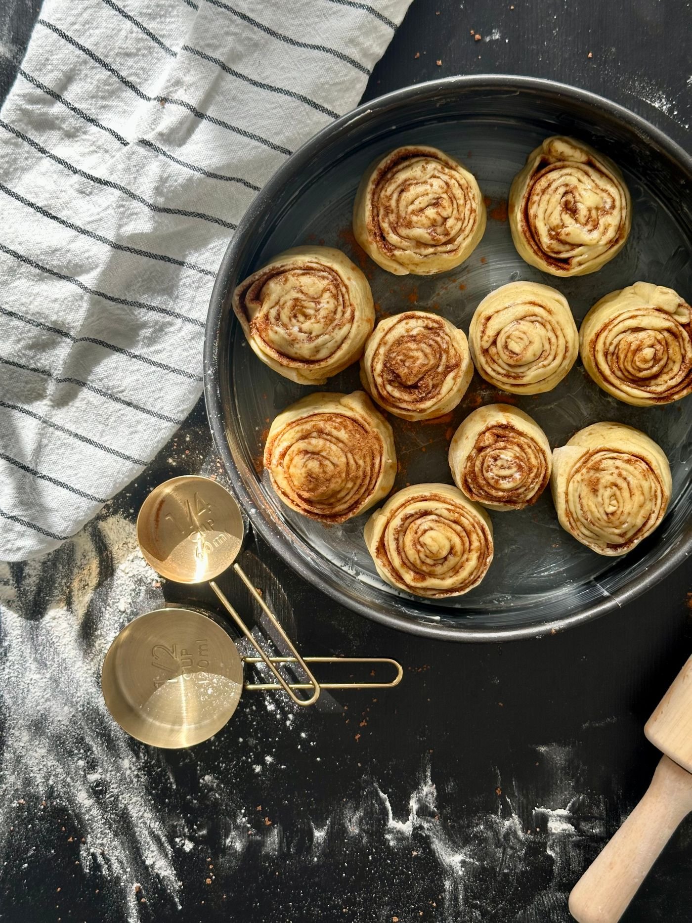 Dark Nonstick Round Baking Pan, 10 inch