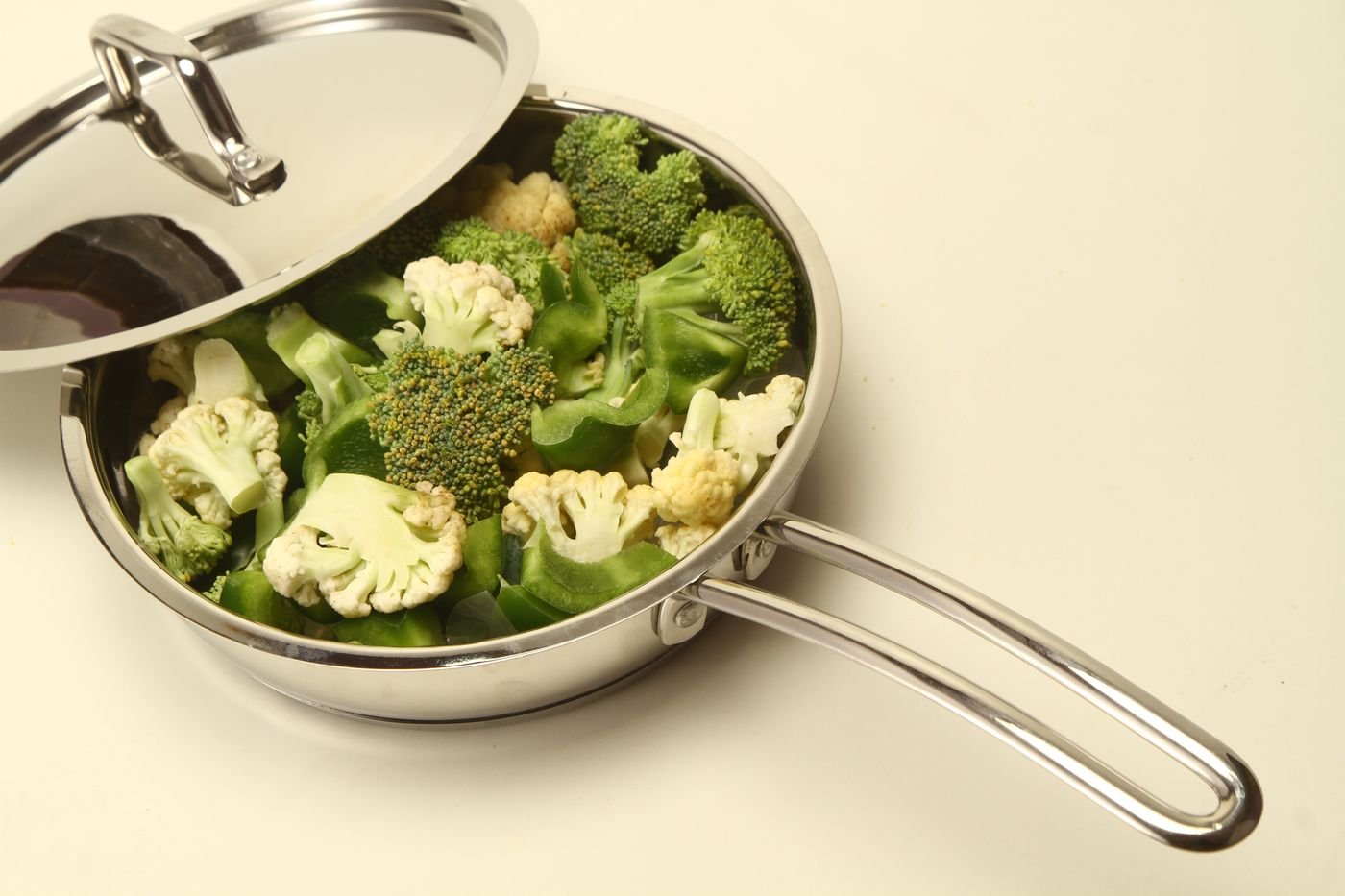Polished Stainless Saute Pan with Lid, 3 quart