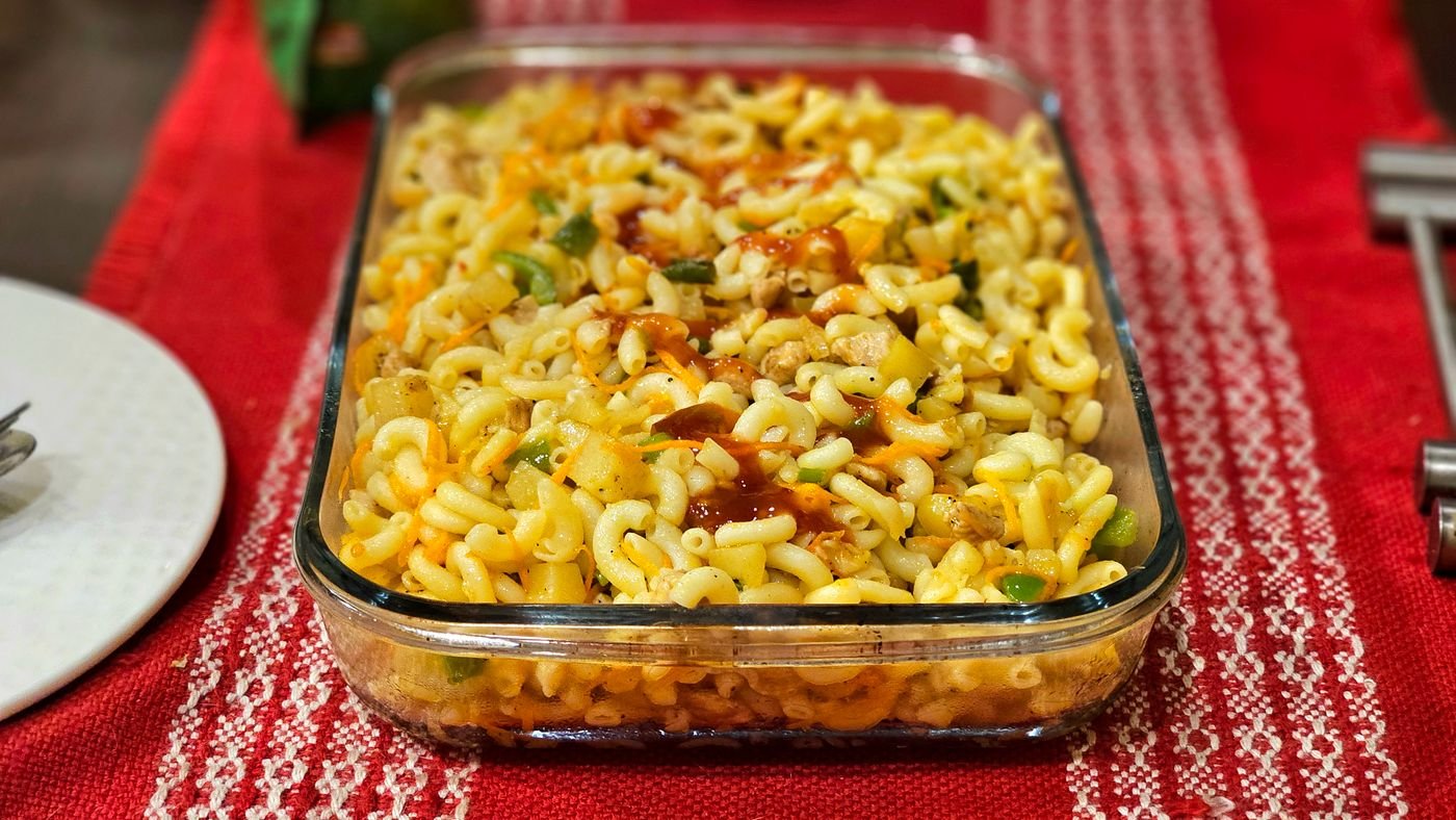 Baked Chicken Macaroni with Sweet Peppers and Cheddar