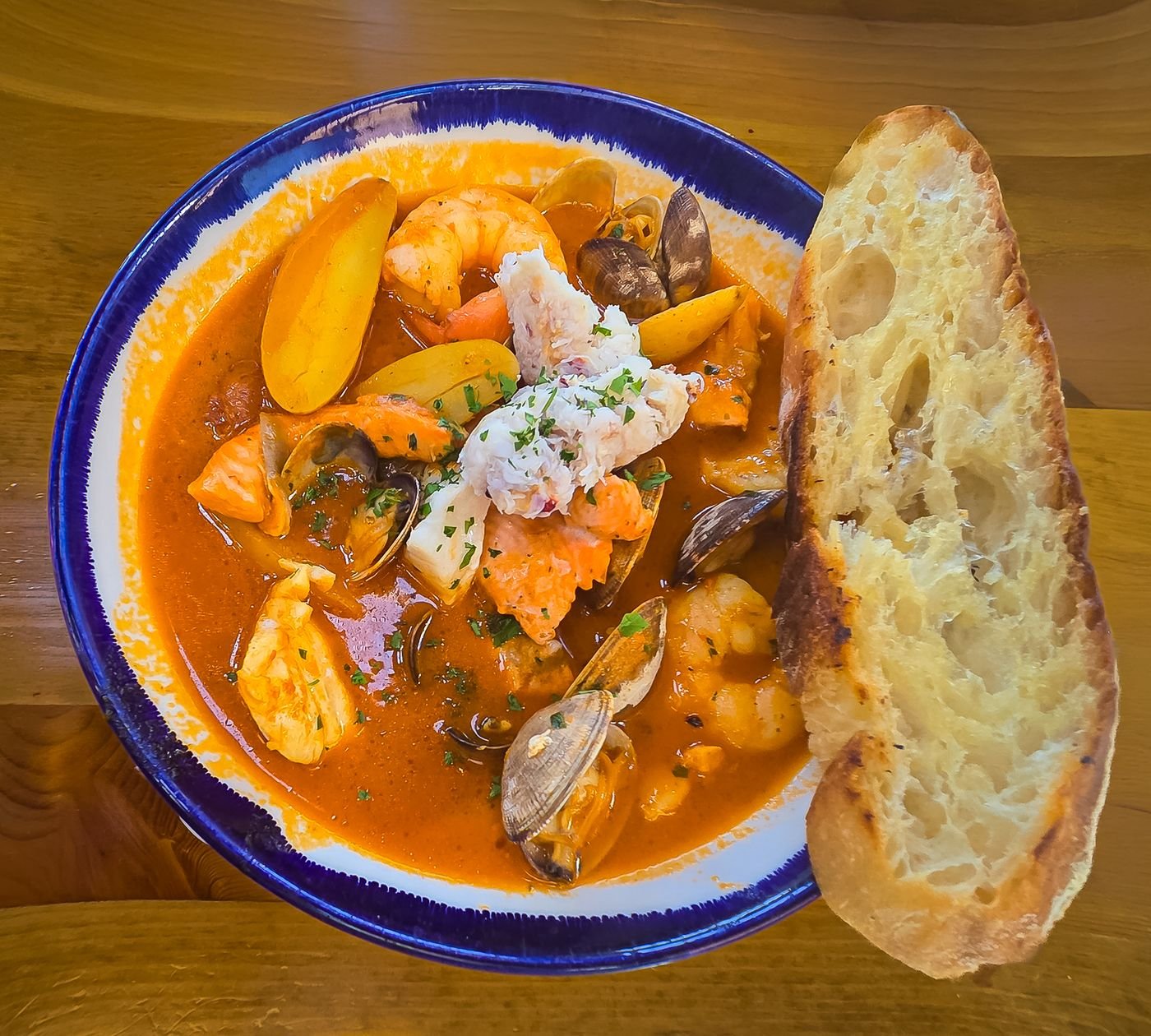San Francisco Cioppino with Garlic Toast