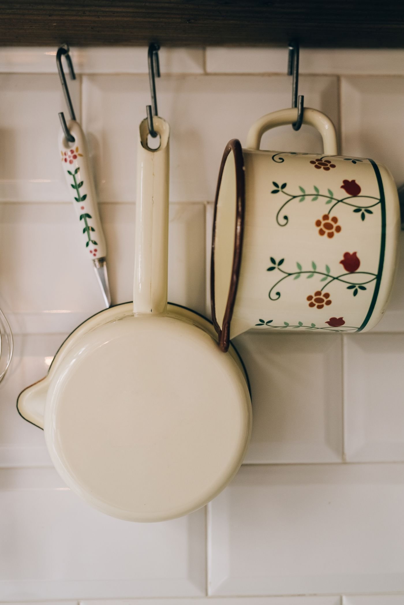 Cream Enamel Milk Pan with Pouring Spout
