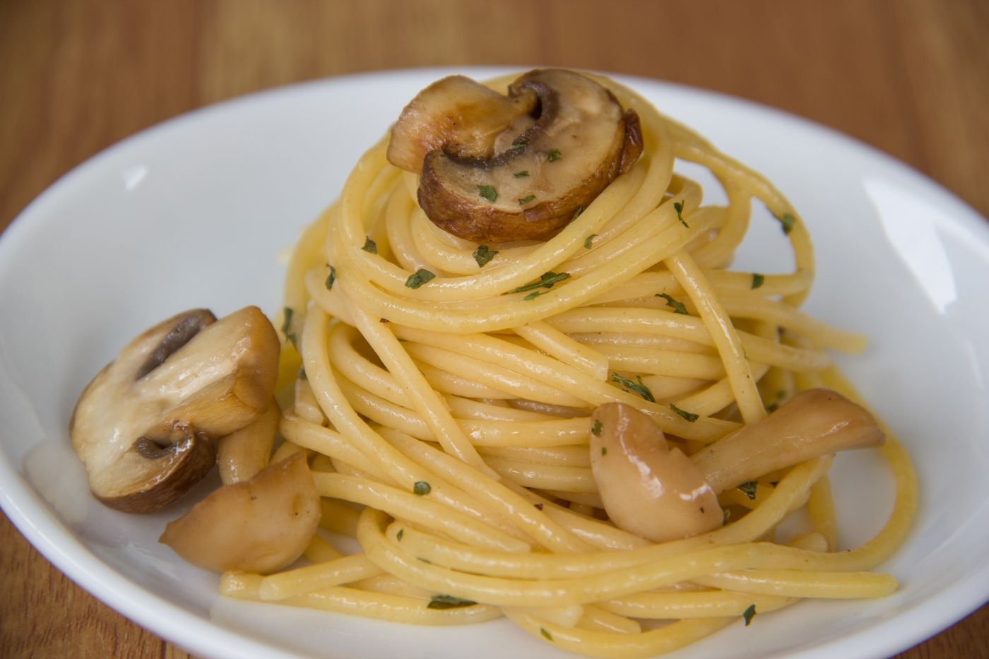 Spaghetti with Garlic Butter Mushrooms and Parsley