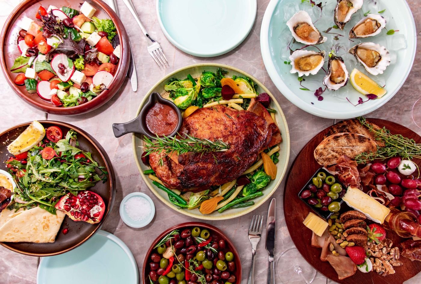 Hosting a Relaxed Dinner Without Losing the Evening